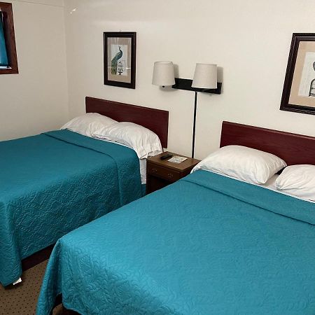 Highland Court Motel 페어몬트 외부 사진
