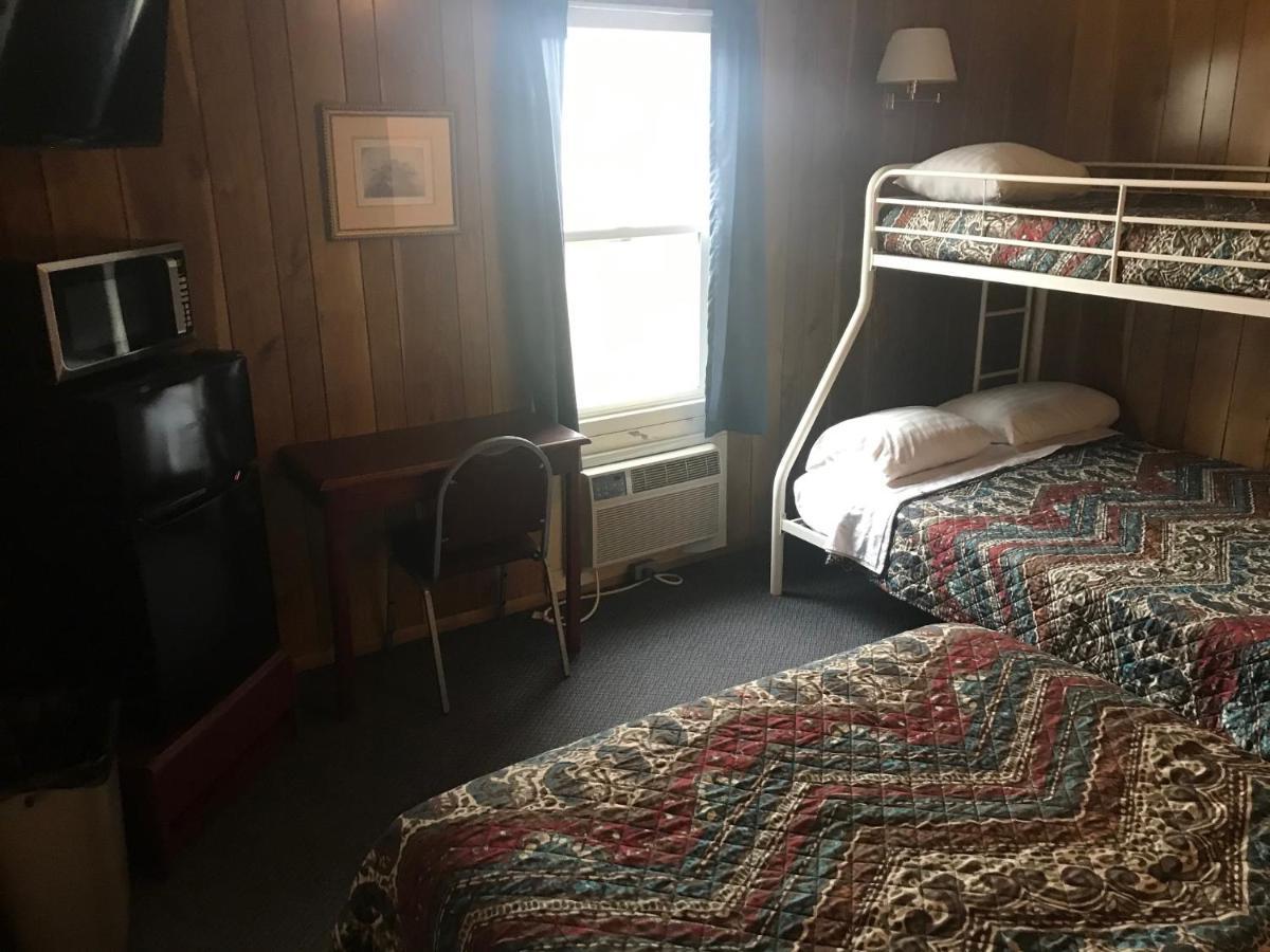 Highland Court Motel 페어몬트 외부 사진