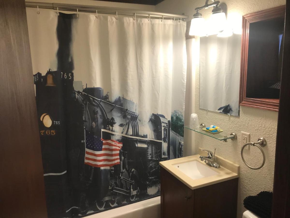 Highland Court Motel 페어몬트 외부 사진