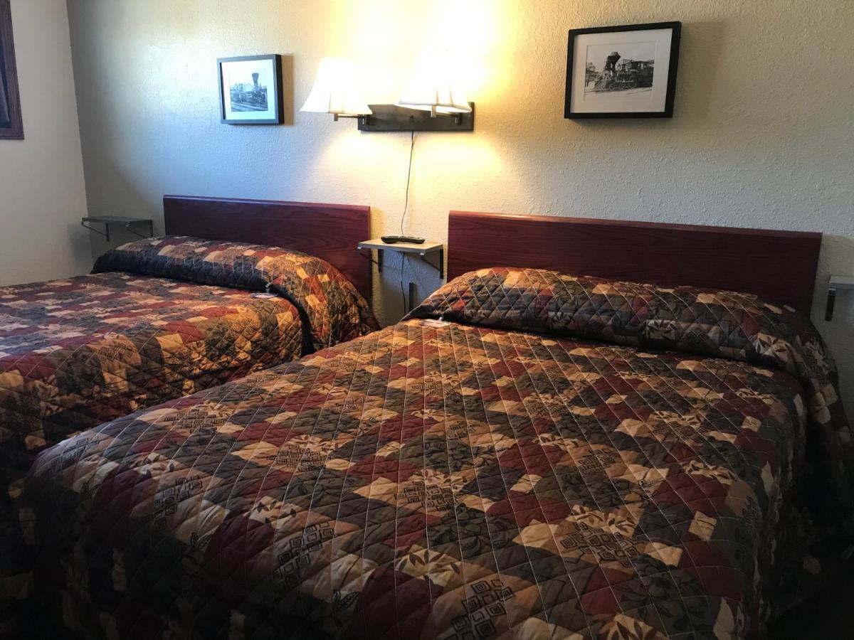 Highland Court Motel 페어몬트 외부 사진