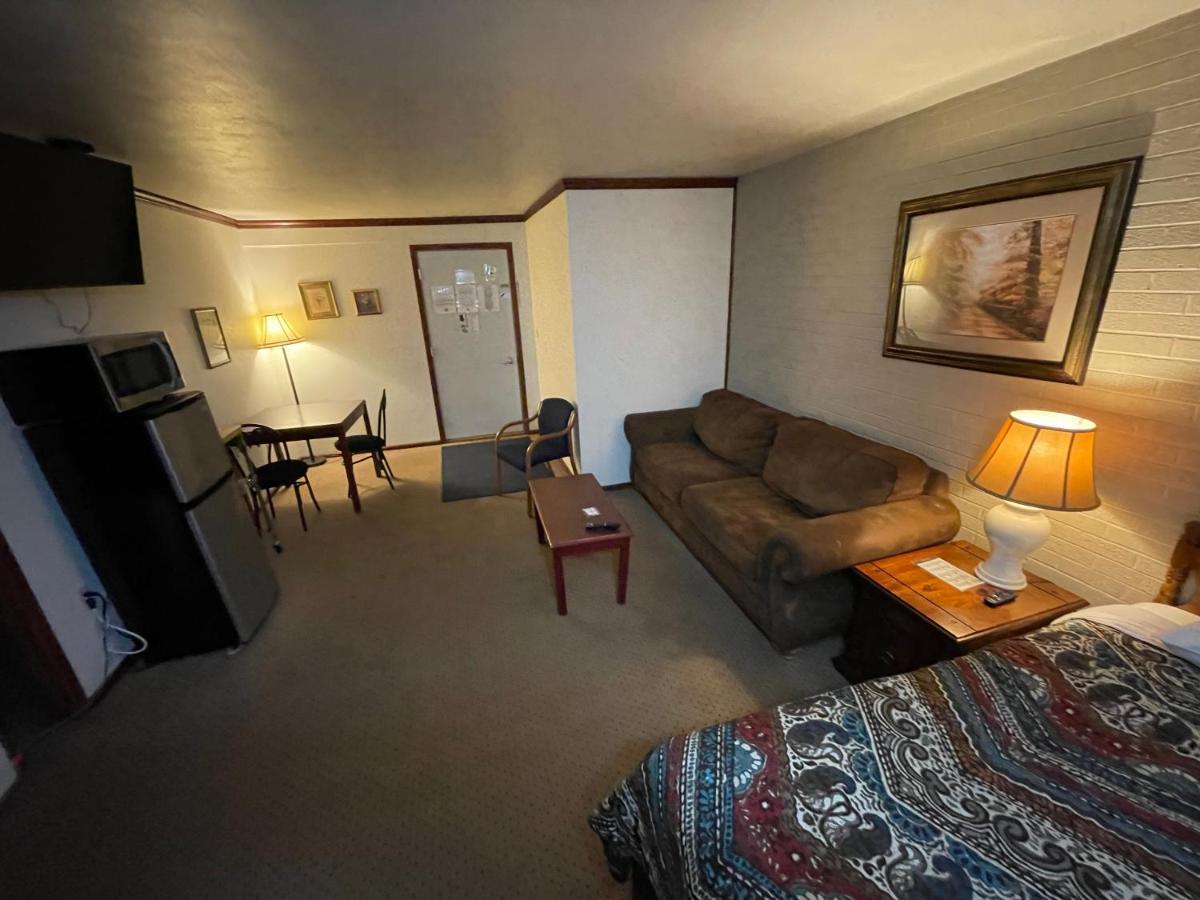 Highland Court Motel 페어몬트 외부 사진