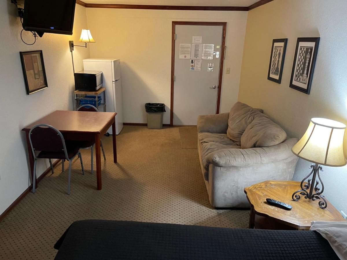 Highland Court Motel 페어몬트 외부 사진