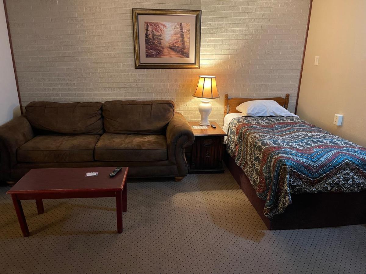 Highland Court Motel 페어몬트 외부 사진