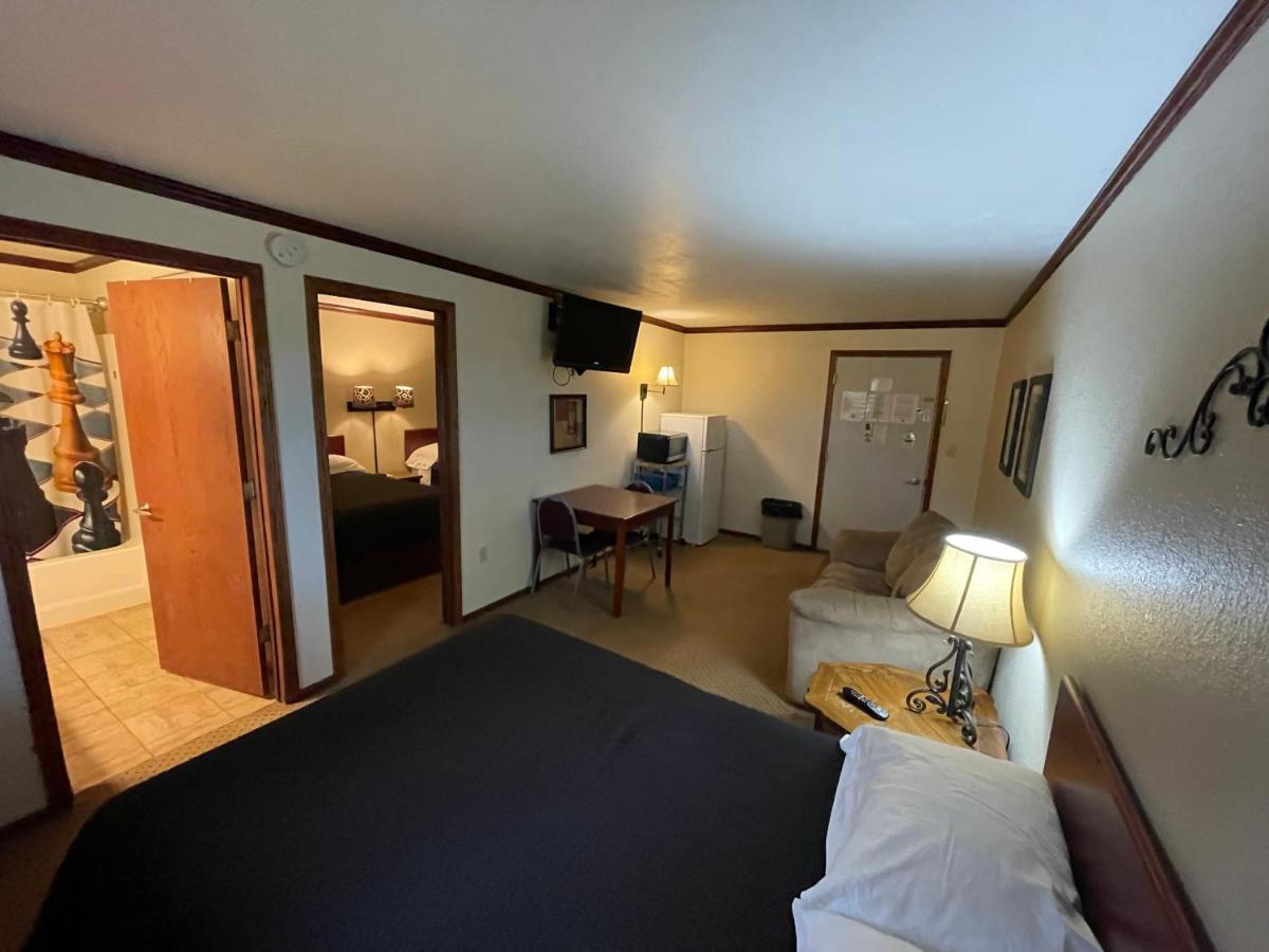Highland Court Motel 페어몬트 외부 사진