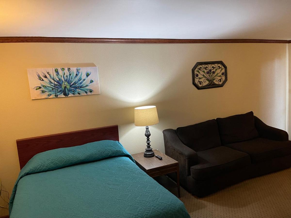 Highland Court Motel 페어몬트 외부 사진