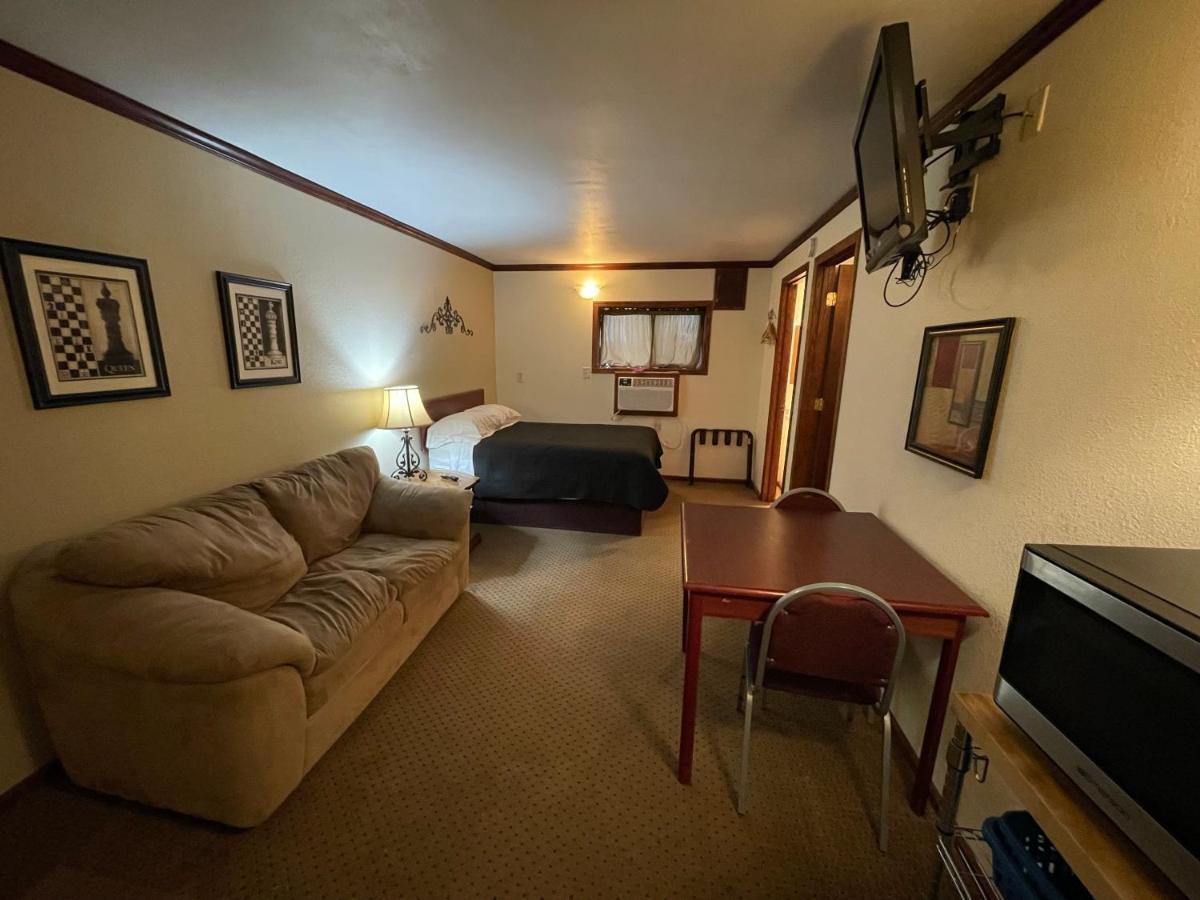 Highland Court Motel 페어몬트 외부 사진
