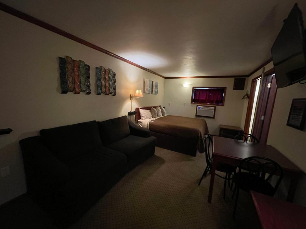 Highland Court Motel 페어몬트 외부 사진