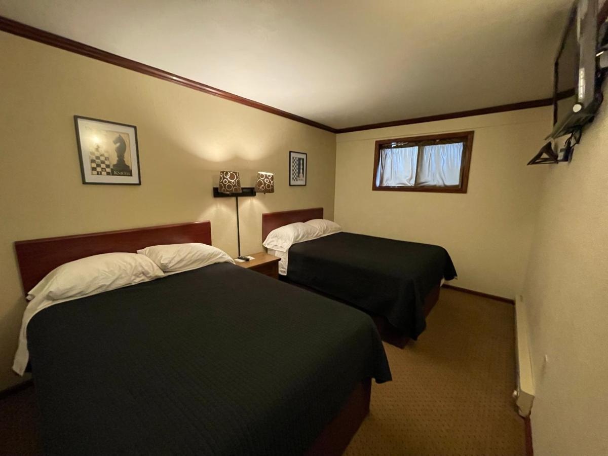 Highland Court Motel 페어몬트 외부 사진