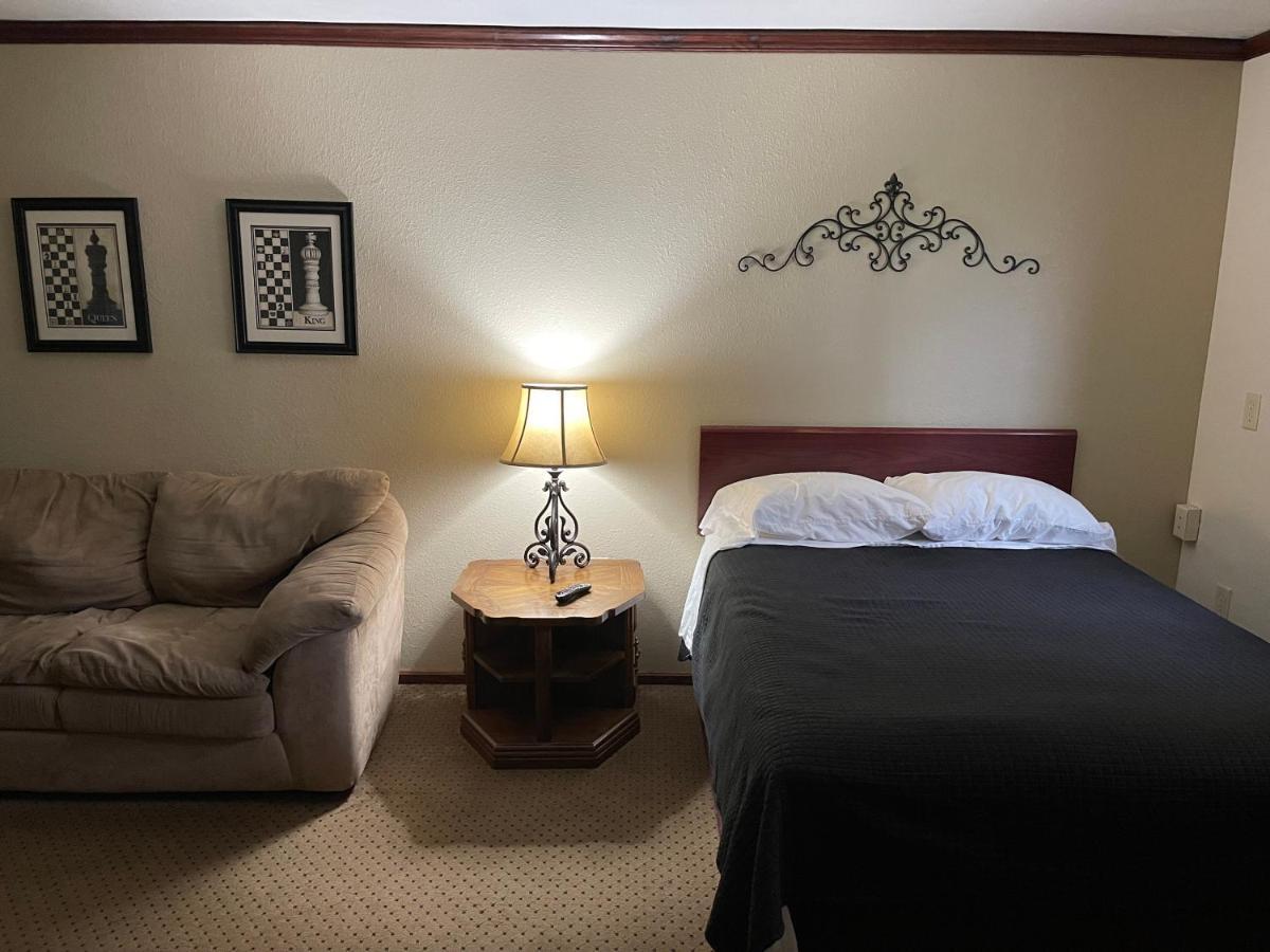 Highland Court Motel 페어몬트 외부 사진