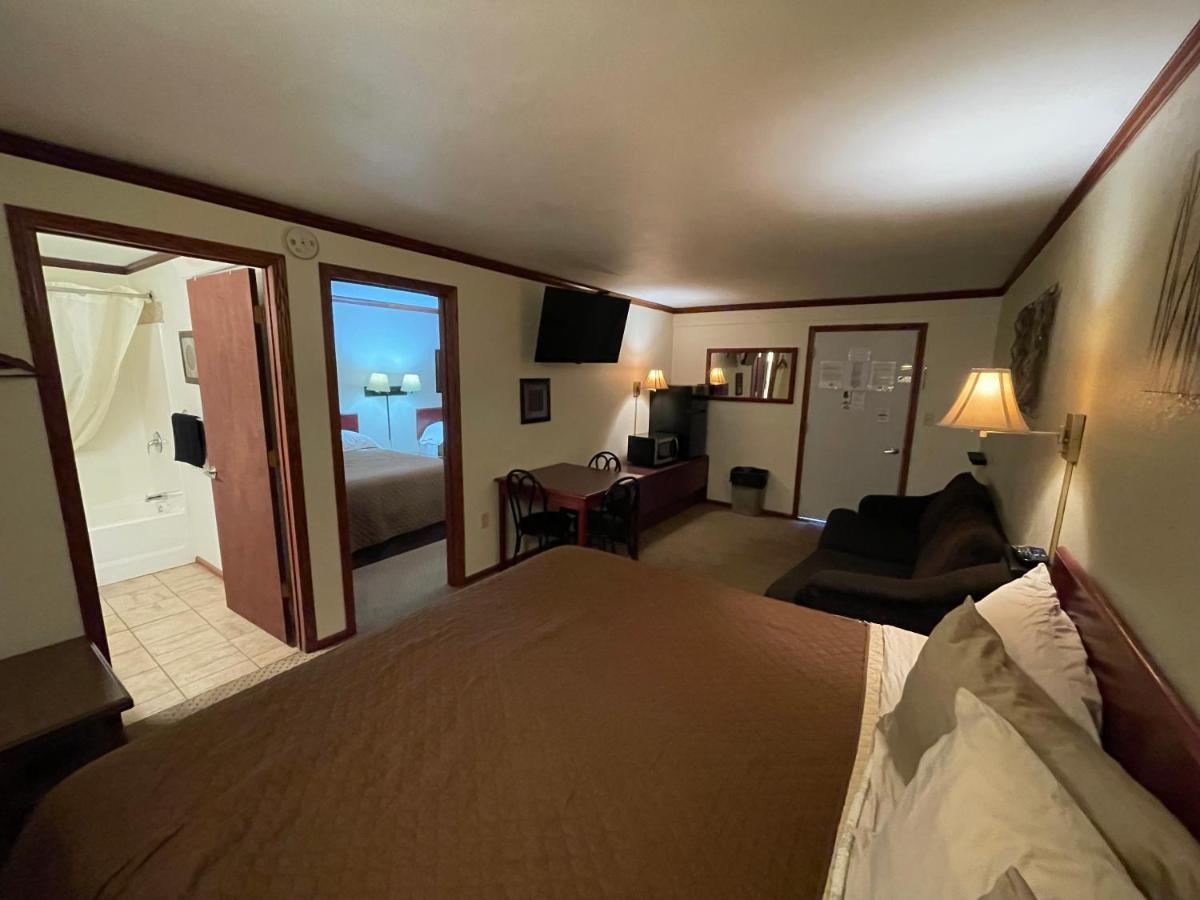 Highland Court Motel 페어몬트 외부 사진