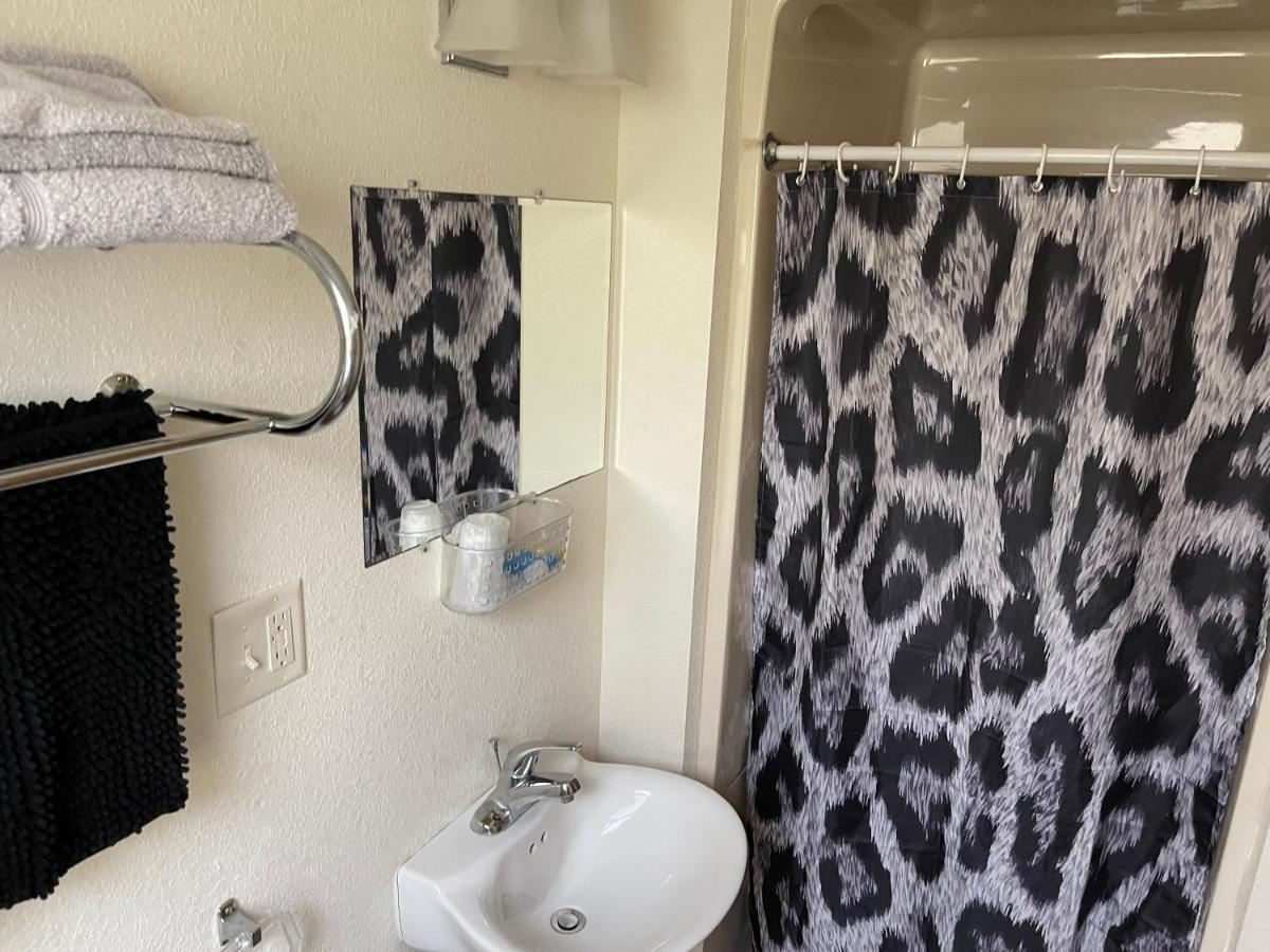 Highland Court Motel 페어몬트 외부 사진