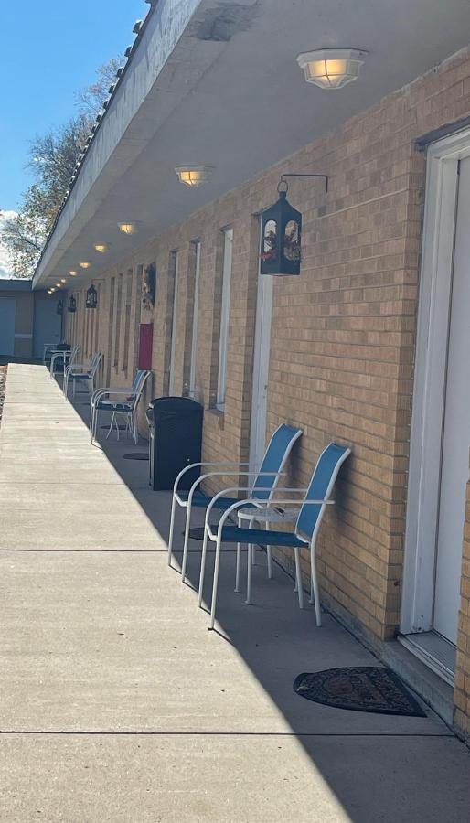 Highland Court Motel 페어몬트 외부 사진