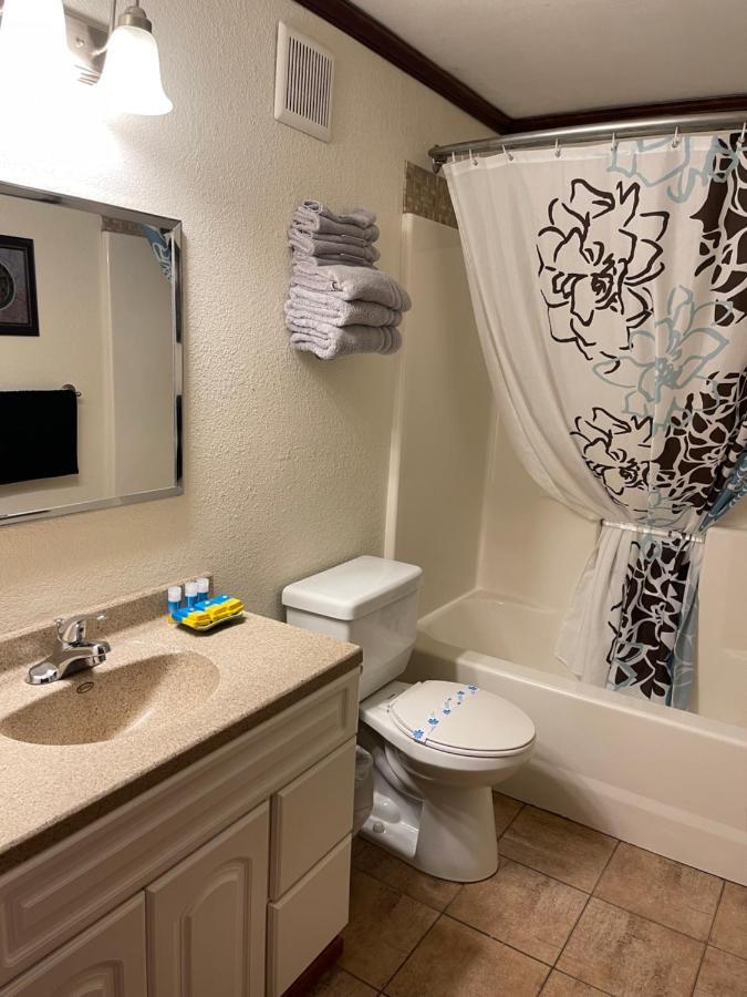 Highland Court Motel 페어몬트 외부 사진