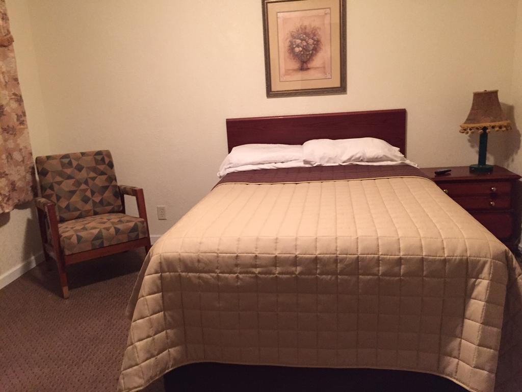 Highland Court Motel 페어몬트 외부 사진