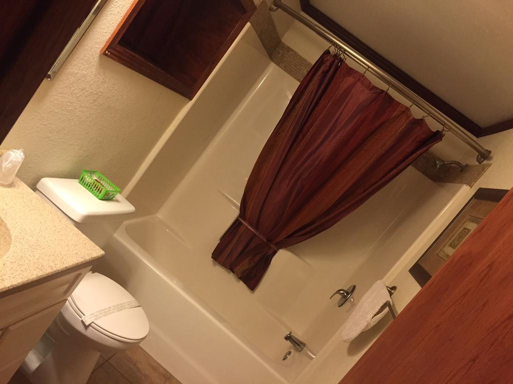 Highland Court Motel 페어몬트 외부 사진