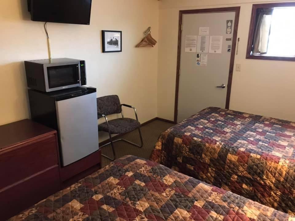 Highland Court Motel 페어몬트 외부 사진