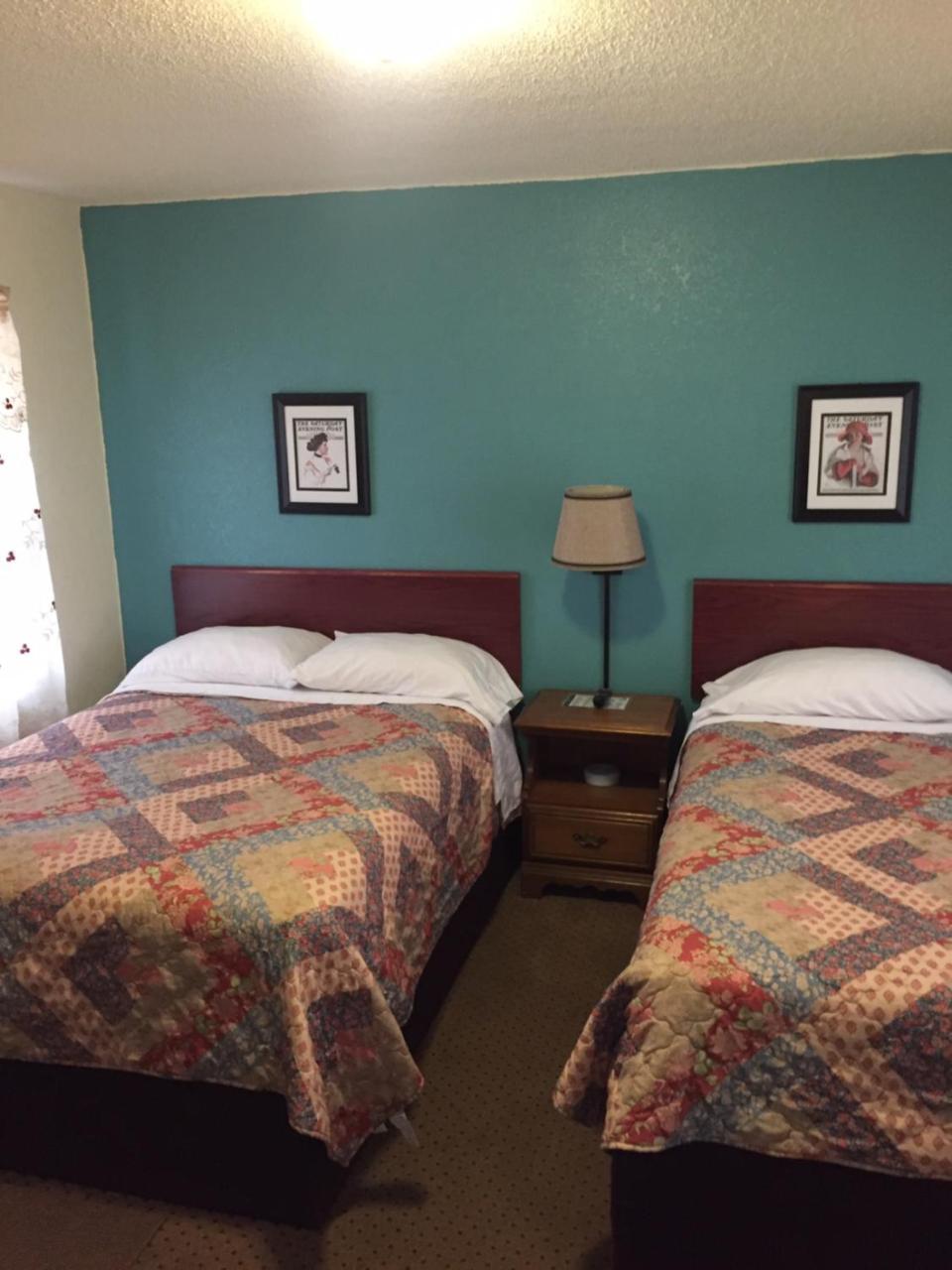 Highland Court Motel 페어몬트 외부 사진