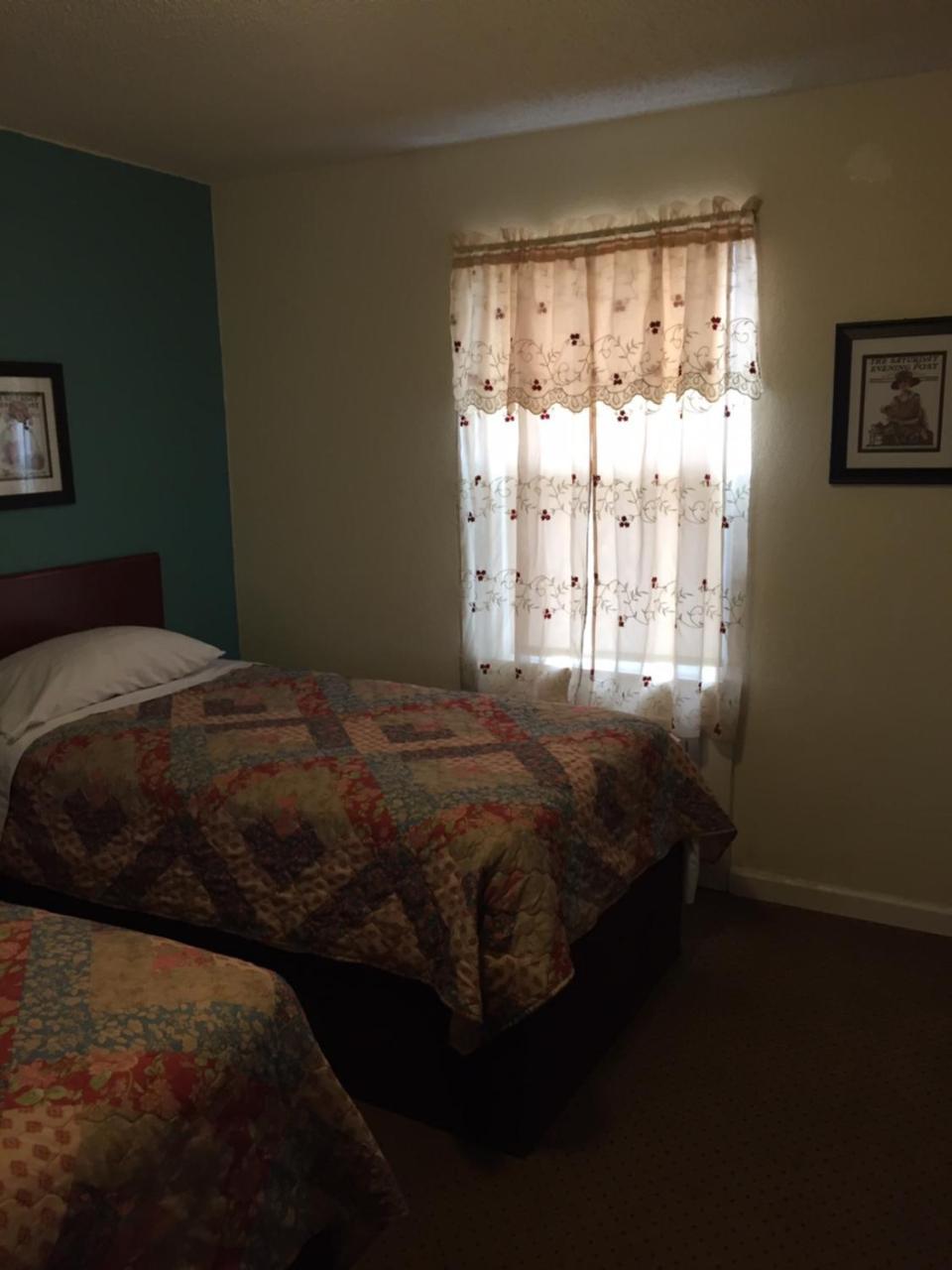 Highland Court Motel 페어몬트 외부 사진