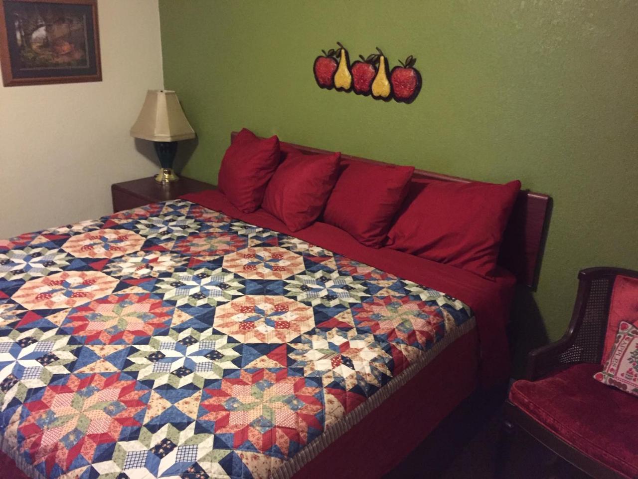 Highland Court Motel 페어몬트 외부 사진
