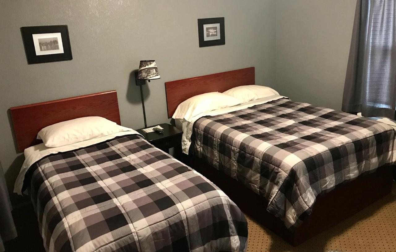 Highland Court Motel 페어몬트 외부 사진