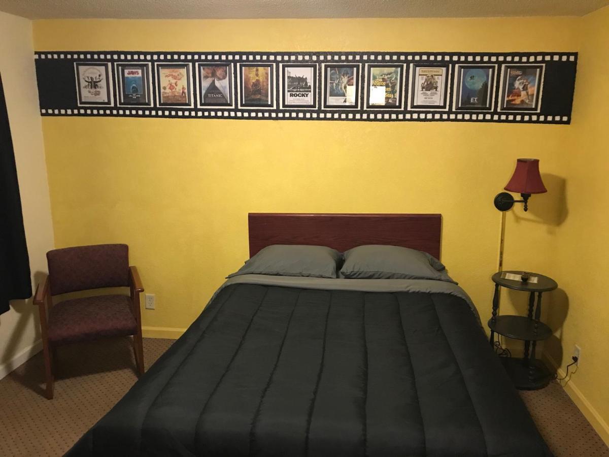 Highland Court Motel 페어몬트 외부 사진
